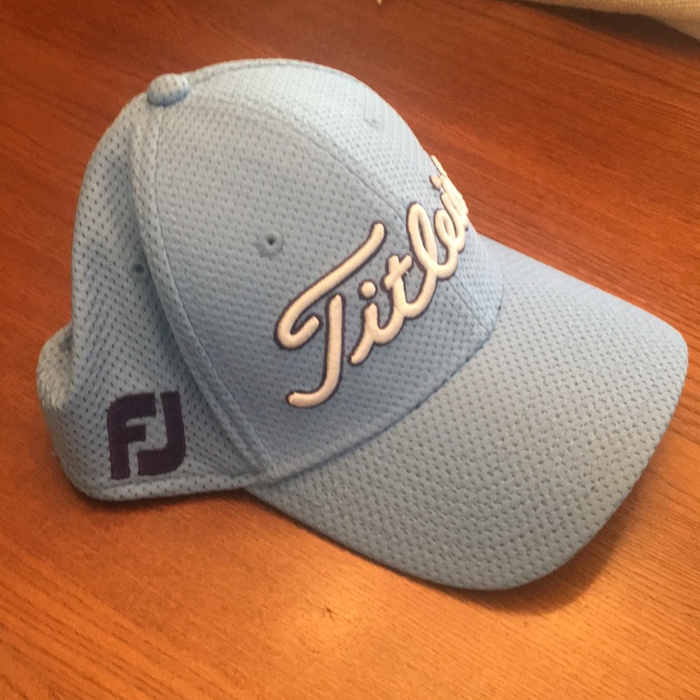 Titleist NWOT light blue golf cap